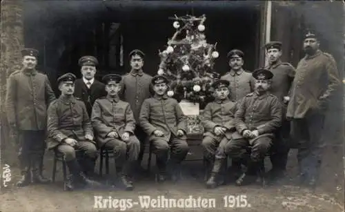 Ak Deutsche Soldaten in Uniformen, Kriegs-Weihnachten 1915