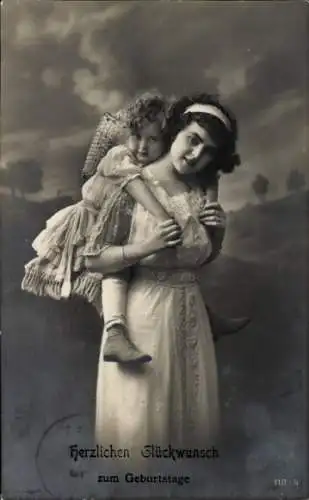 Ak Glückwunsch Geburtstag, Frau trägt ein Mädchen Huckepack