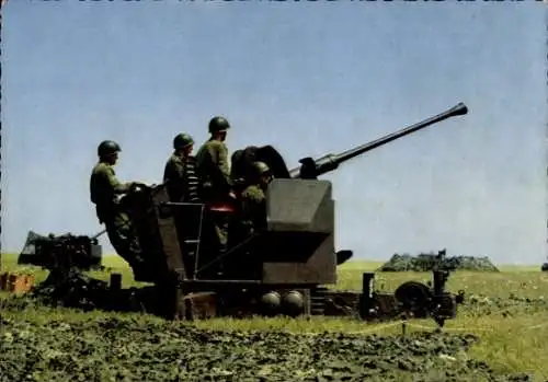 Ak Deutsche Bundeswehr, Flugabwehrgeschütz in Stellung