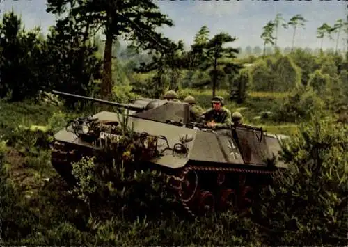 Ak Deutsche Bundeswehr, Schützenpanzer HS 30 in Feuerstellung