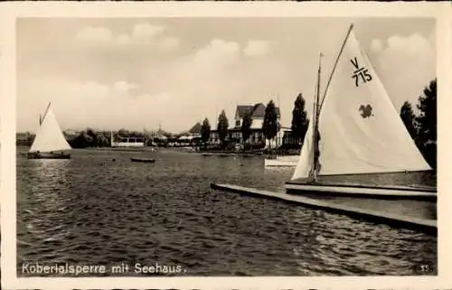 Ak Langenhessen Werdau in Sachsen, Koberbachtalsperre, Kobertalsperre, Seehaus, Segelboot