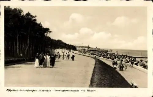 Ak Kühlungsborn, Strandpromenade mit Bädern, Passanten