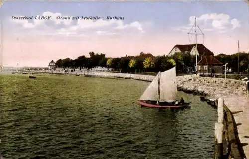 Ak Ostseebad Laboe, Strand mit Lesehalle und Kurhaus, Segelboot