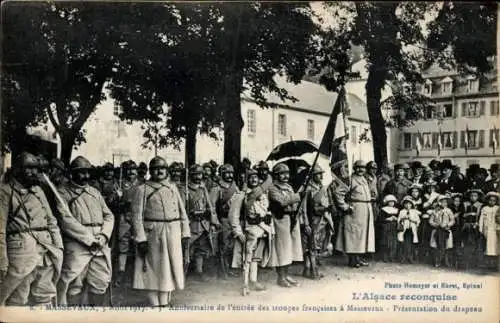 Ak Masevaux Masmünster Elsass Haut Rhin, Siegesparade auf dem Großen Platz