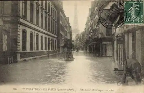 Ak Paris VII, Rue Saint Dominique, Die große Seineflut, Januar 1910