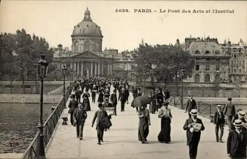Ak Paris VI, le Pont des Arts, l'Institut, Passanten