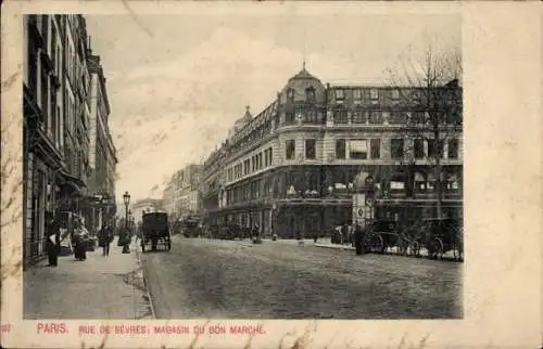 Ak Paris VI, Rue de Sevres, Magasin du Bon Marche