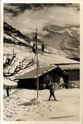 Foto Ak Wengen Kanton Bern, Blick zur Jungfrau, Skifahrer, Winter, Hütte