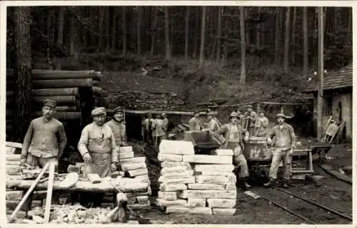 Foto Ak Bergbau, Bergwerk, Steinbruch, Bergleute