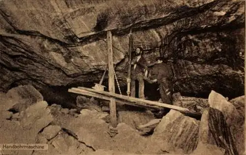 Ak Bergmänner an der Handbohrmaschine im Stollen, Gestein