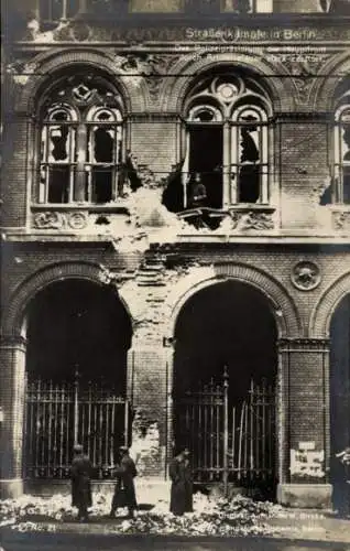 Foto Ak Berlin, Zerstörtes Polizeipräsidium, Spartakusaufstand, Generalstreik 1919, Straßenkämpfe