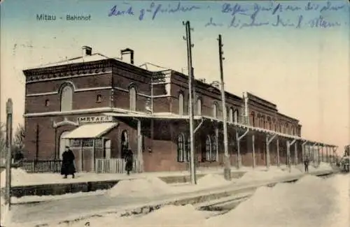 Ak Jelgava Mitau Lettland, Bahnhof, Gleisseite, Winter