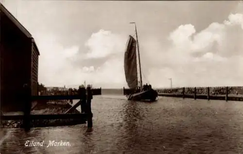Ak Marken Nordholland Niederlande, Hafeneinfahrt, Segelboot