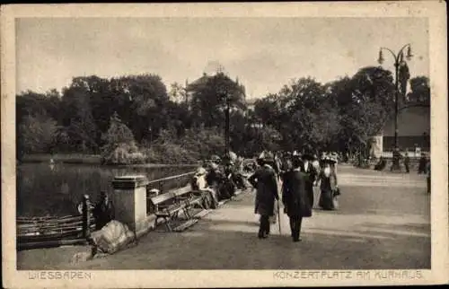 Ak Wiesbaden in Hessen, Konzertplatz, Kurhaus, Passanten