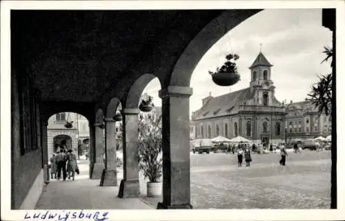 Ak Ludwigsburg in Württemberg, Arkaden, Markt, Drei-Einigkeits-Kirche