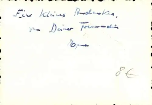 Foto Frau mit einem Motorroller