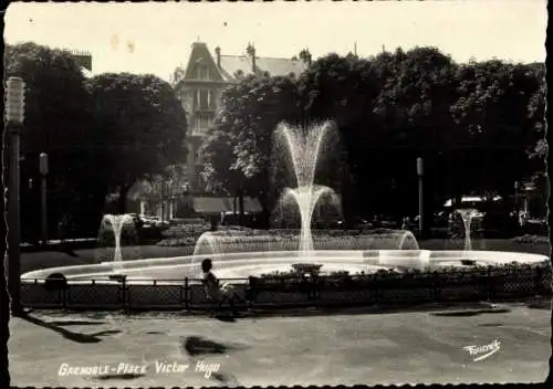 Ak Grenoble Isère, Place Victor Hugo