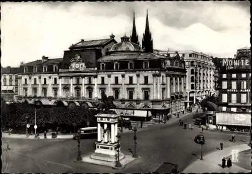 Ak Clermont Ferrand Puy de Dôme, Place de Jaude et le Theatre