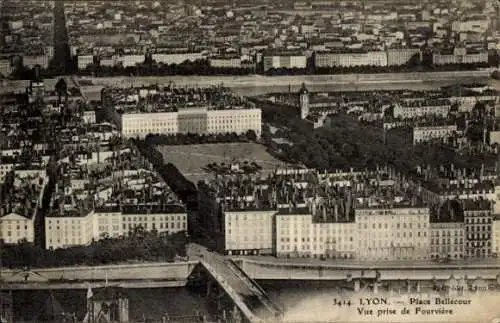 Ak Lyon Rhône, Place Bellecour, Vue prise de Fourviere