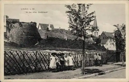 Ak Unna in Westfalen, Alte Stadtmauer, Kinder