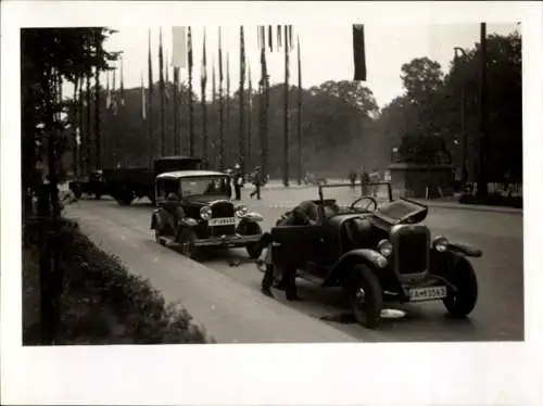 Foto Autopanne am Stern in Berlin, Jahr 1936, Autokennzeichen IA 93563, IP 40698