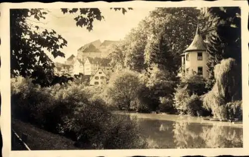 Foto Ak Tübingen am Neckar, Wasserpartie, Häuser, Turm