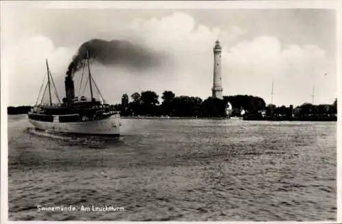 Ak Świnoujście Swinemünde Pommern, Dampfer, Leuchtturm