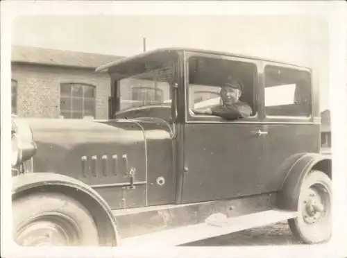 Foto Mann im Auto, Autofahrer, Portrait, Jahr 1928