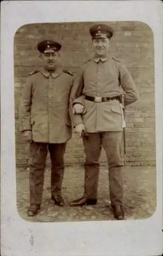 Foto Ak Deutsche Soldaten in Uniformen, Portrait