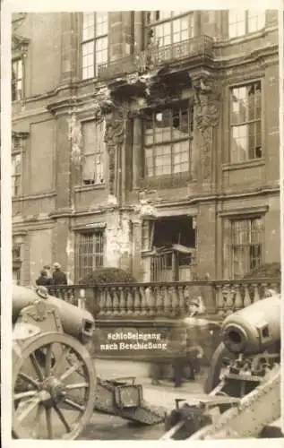 Foto Ak Berlin Mitte, Schlosseingang nach Beschießung, Geschütze, Spartakusaufstand 1919