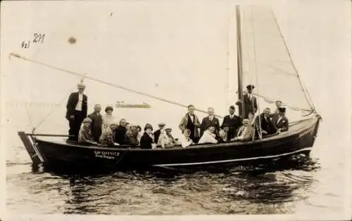 Foto Ak Ostseebad Grömitz in Holstein, Passagiere im Boot