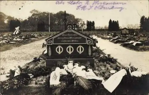 Foto Ak Lützow Mecklenburg, Kriegerdenkmal auf dem Friedhof für gefallene Seeleute, I. WK