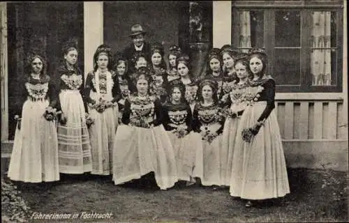 Ak Insel Föhr Nordfriesland, Föhrerinnen in Festtracht, Gruppenbild