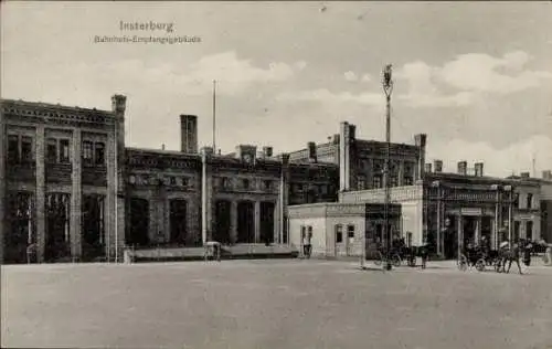 Ak Tschernjachowsk Insterburg Ostpreußen, Bahnhof Empfangsgebäude