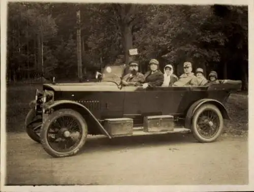 Foto Personen in einem Automobil