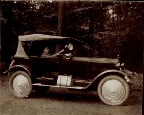 Foto Mann in einem Automobil