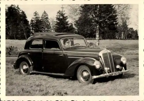 Foto Frau in einem Automobil, Mercedes Benz