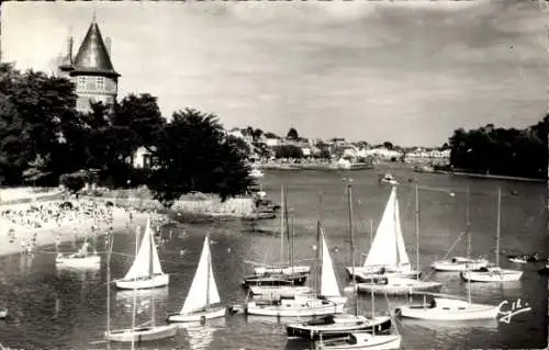 Ak Pornic Loire Atlantique, La plage du Chateau, Segelboote