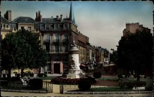 Ak Reims Marne, Place Aristide Briand, Monument des Infirmieres