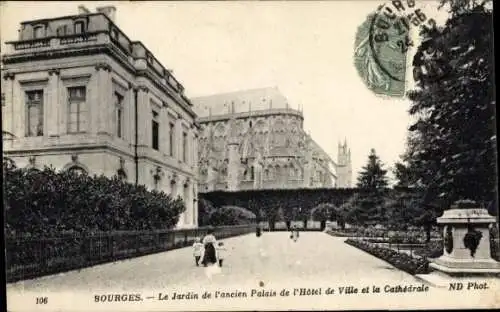 Ak Bourges Cher, Jardin de l'ancien Palais de l'Hotel de Ville, Kathedrale