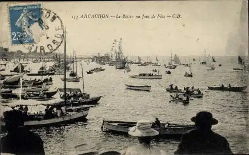 Ak Arcachon Gironde, Hafenbecken an einem Festtag, Boote