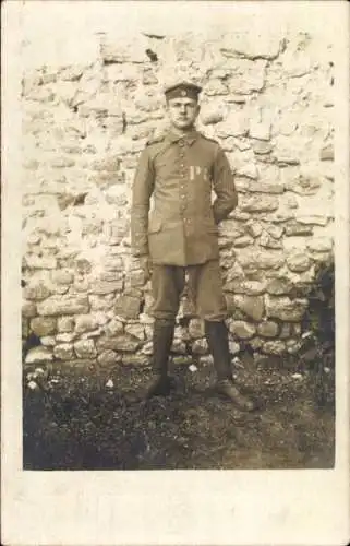 Foto Ak Deutscher Soldat in Uniform, Kriegsgefangener, I WK