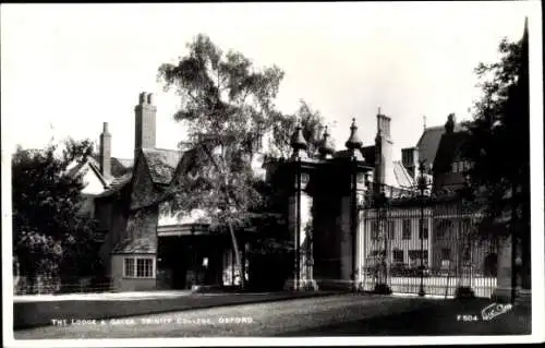 Ak Oxford Oxfordshire England, Trinity College, Lodge und Gates