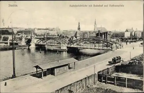 Ak Szczecin Stettin Pommern, Bahnhof, Bahnhofsbrücke, Rathausplatz