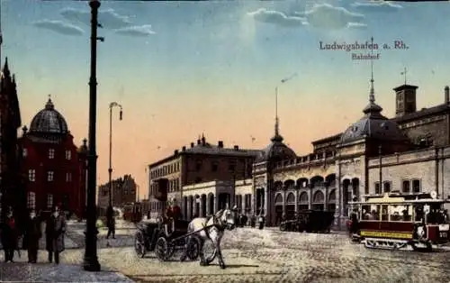 Ak Ludwigshafen am Rhein, Bahnhof, Straßenseite, Straßenbahn