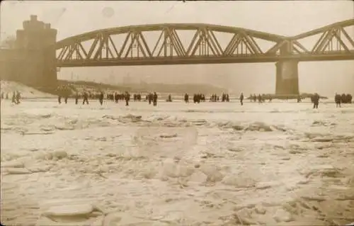 Foto Ak Mainz am Rhein, Kaiserbrücke, zugefrorener Rhein