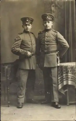 Foto Ak Deutsche Soldaten in Uniformen, Portrait, Kaiserzeit