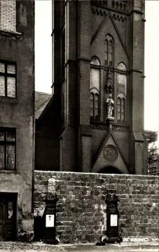 Ak Berlin Mitte, Bernauer Straße mit Versöhnungskirche vor der Zerstörung, Mauer, Gedenkstätten