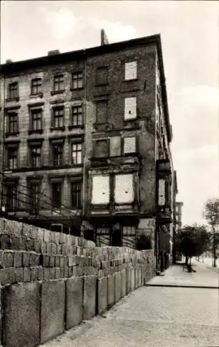 Ak Berlin Mitte, Die Mauer in der Bernauer Straße