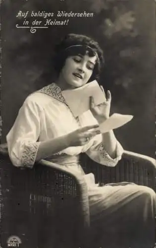 Ak Frau liest einen Brief, Auf baldiges Wiedersehen in der Heimat, Liebe